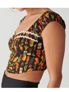 Urban Outfitters Black Vegetable-Print Puff Sleeve Crop Top
